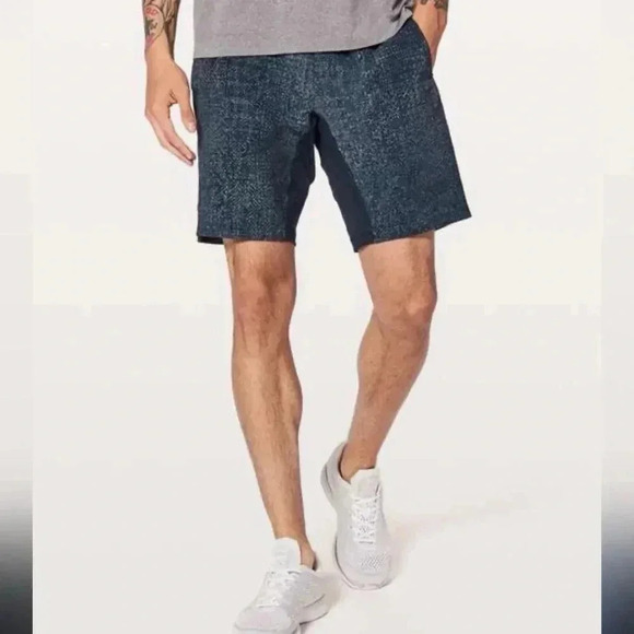 Lululemon T.H.E. Short 9” Size M - Picture 2 of 4